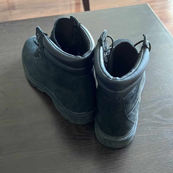 All black Timberlands - Picture 2 of 4